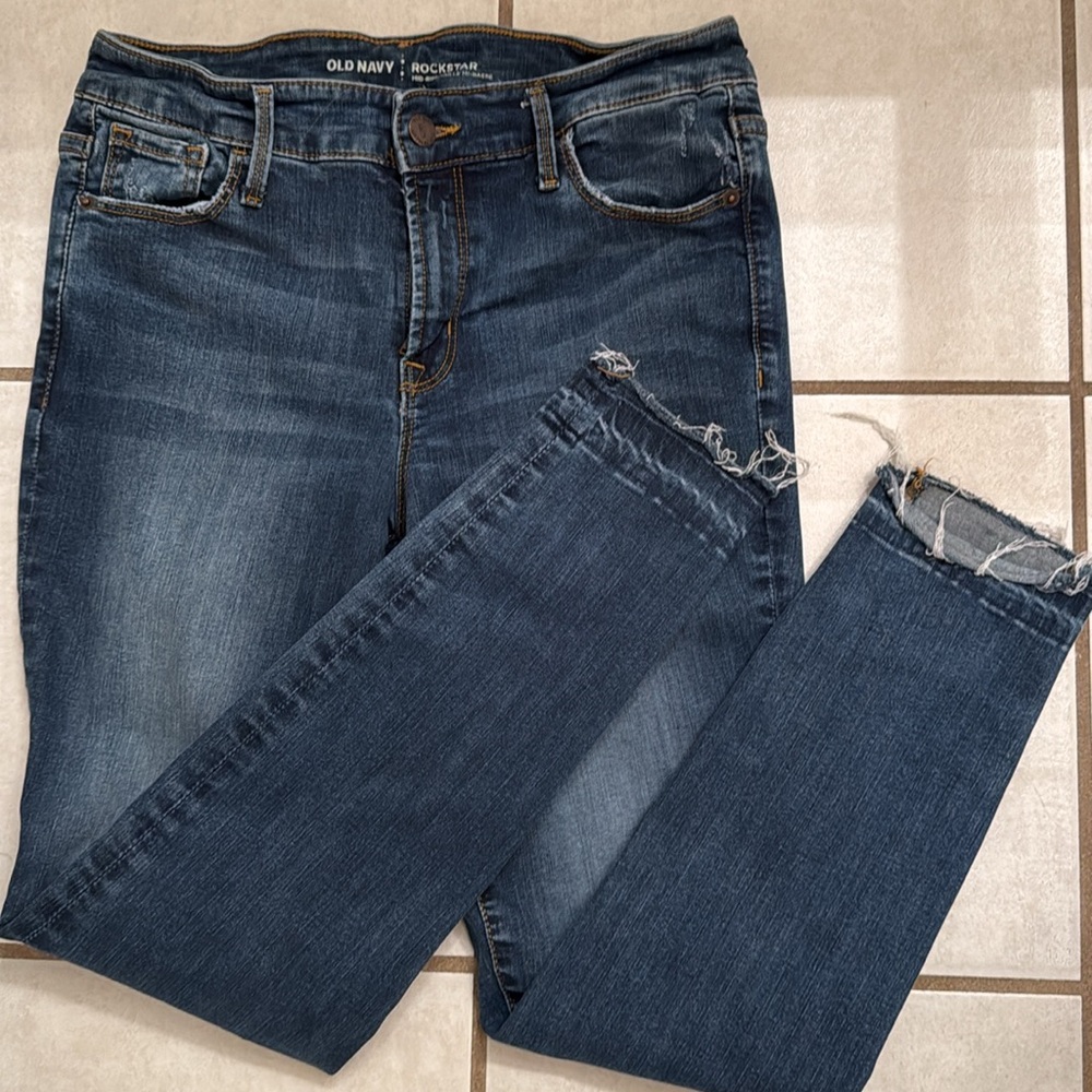 Old Navy Rockstar mid-rise size 8 regular - Picture 2 of 5